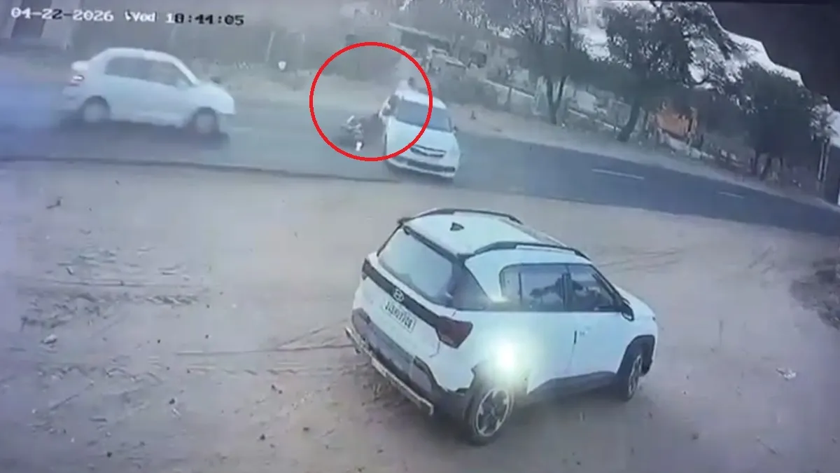 झुंझुनूं में दर्दनाक सड़क हादसा: तेज रफ्तार कार की टक्कर से बाइक सवार युवक की मौत, CCTV में कैद हुआ मंजर