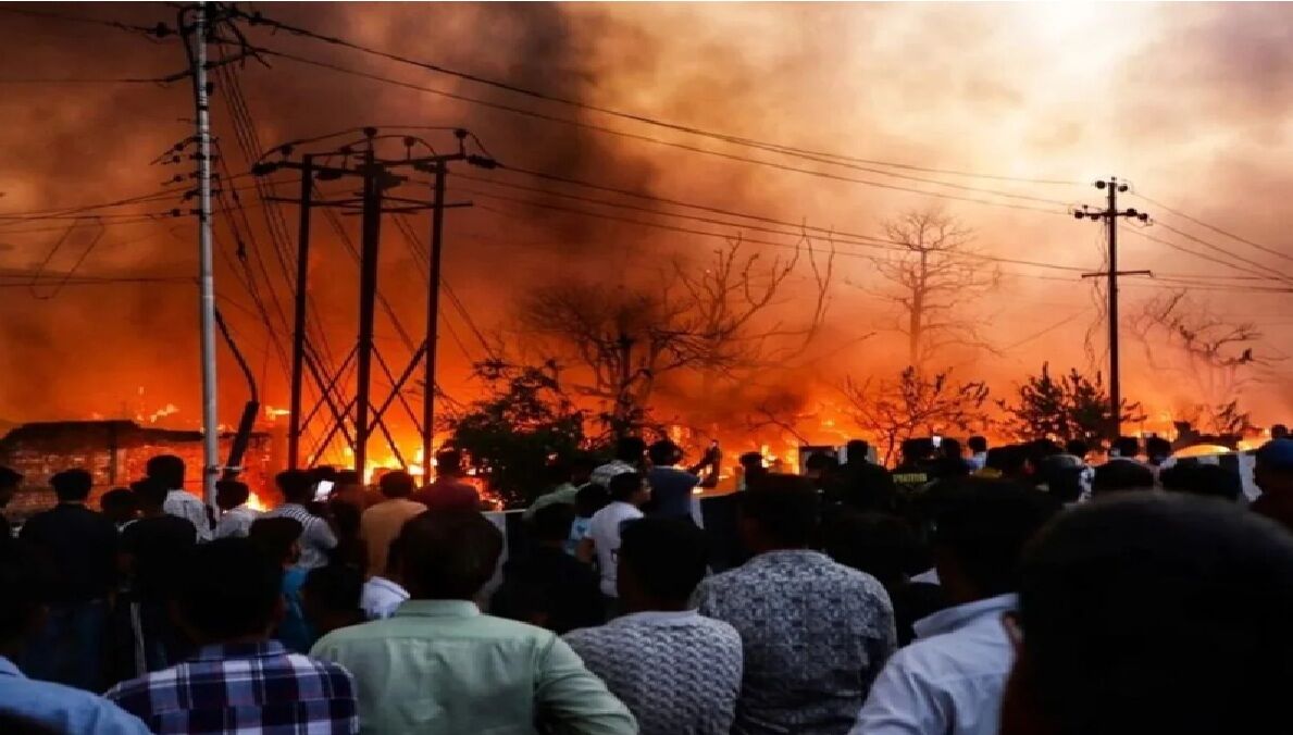 लखनऊ झुग्गी बस्ती में भीषण आग: हादसा या साजिश? जांच में जुटी पुलिस, कई परिवार बेघर