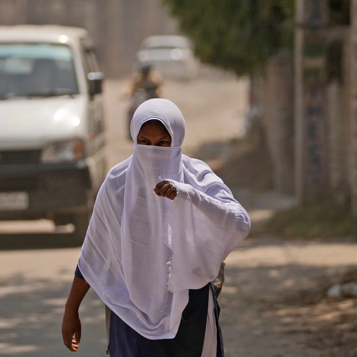 हीटवेव का असर स्कूलों पर: दिल्ली में मॉर्निंग असेंबली बंद, बच्चों के लिए नई एडवाइजरी जारी