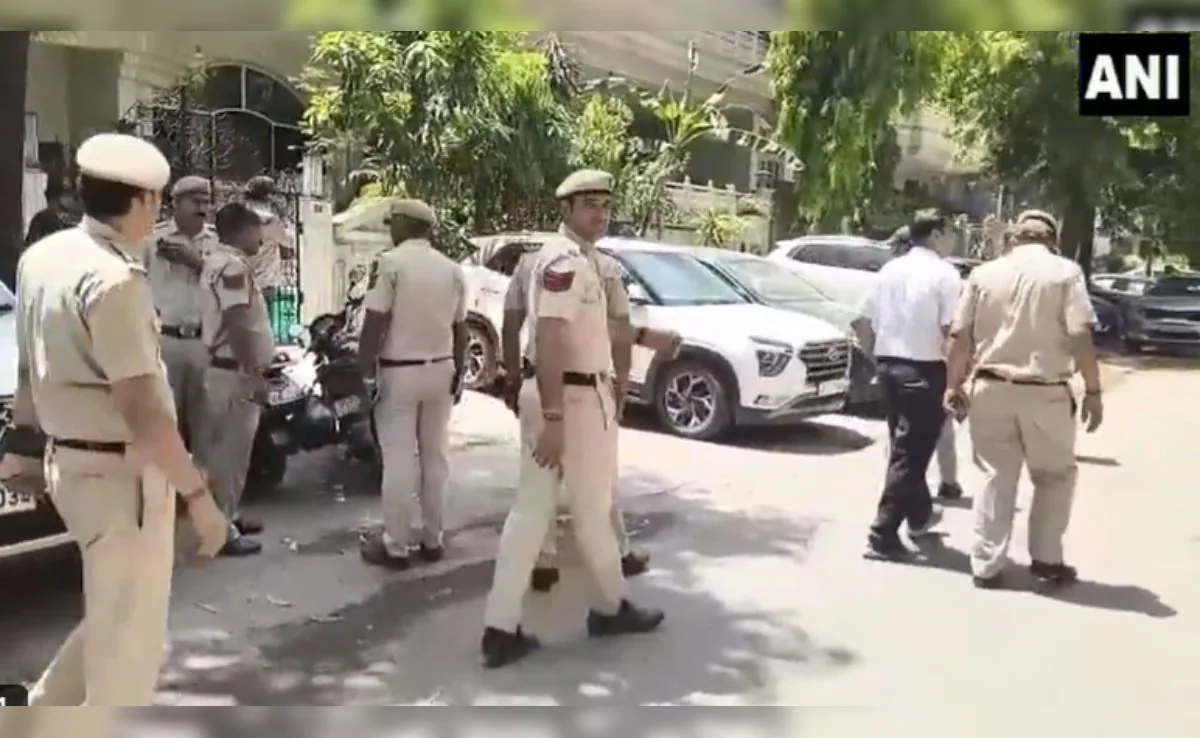 🔍 दिल्ली में सनसनीखेज खुलासा! IRS अधिकारी की बेटी की हत्या में ‘बायोमेट्रिक लॉक’ बना सबसे बड़ा सुराग